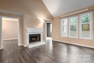 9205 Ravenwing Dr in Charlotte, NC - Building Photo - Building Photo