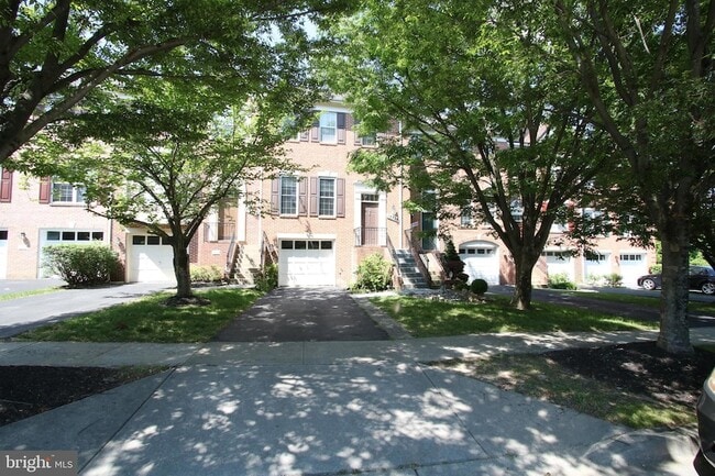 13728 Valley Oak Cir in Rockville, MD - Building Photo - Building Photo