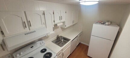 773 Massachusetts Ave, Unit B5 in Boxborough, MA - Foto de edificio - Building Photo