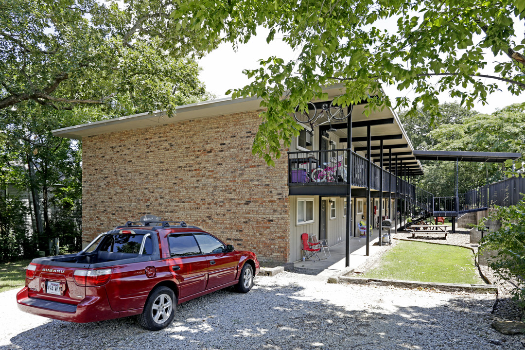 970 W Berry St in Fayetteville, AR - Building Photo