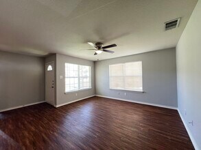 8126 Marydean Ave, Unit 8124 Marydean in Fort Worth, TX - Foto de edificio - Building Photo