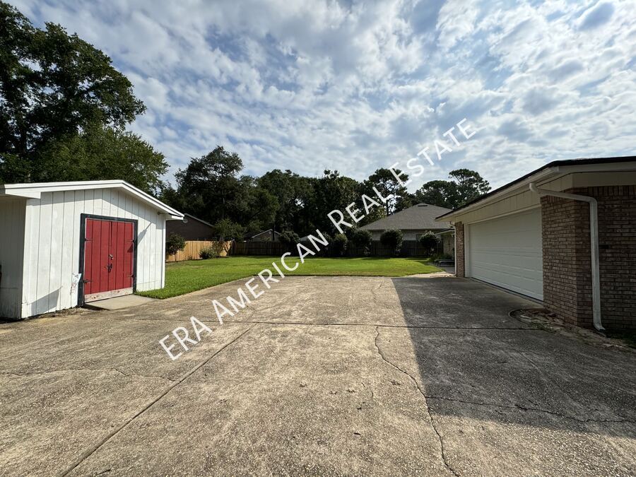 6 Poquito Rd in Shalimar, FL - Building Photo