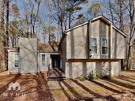 195 N Fayette Dr in Fayetteville, GA - Building Photo