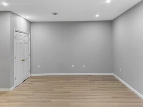 729-731-731 Broadway in Bayonne, NJ - Building Photo - Building Photo