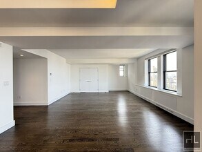 666 W End Ave in New York, NY - Building Photo - Building Photo