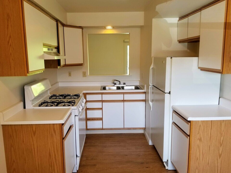 721 Hemlock Square in Zelienople, PA - Building Photo