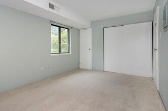 14 Village Green Ln in Natick, MA - Building Photo - Building Photo