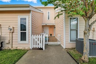 644 Harbor Dr in Azle, TX - Building Photo