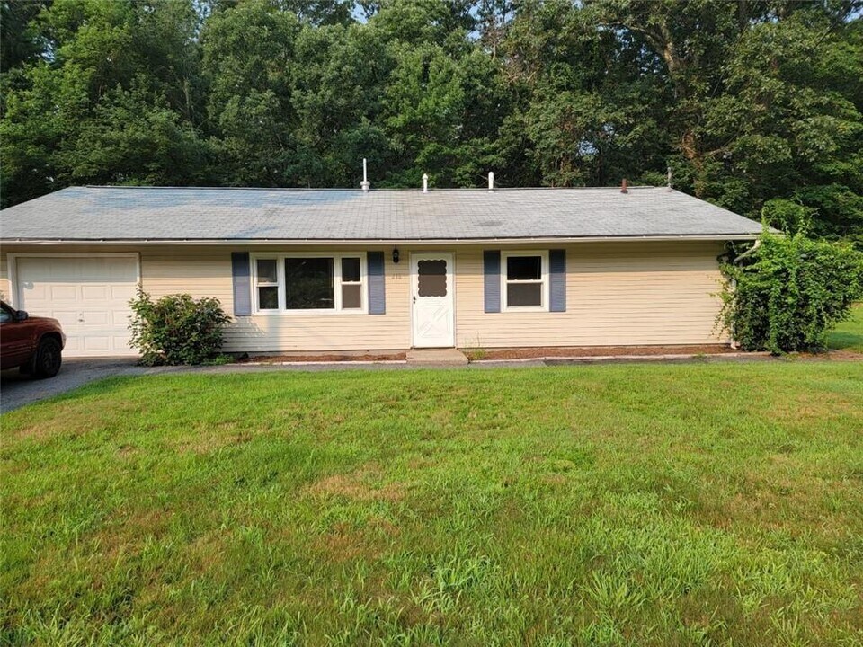 272 Signal Rock Dr in North Kingstown, RI - Building Photo
