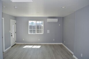 137 N Commonwealth Ave in Los Angeles, CA - Building Photo
