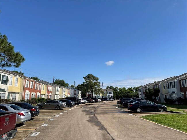 12910 Ashford Point Dr photo'