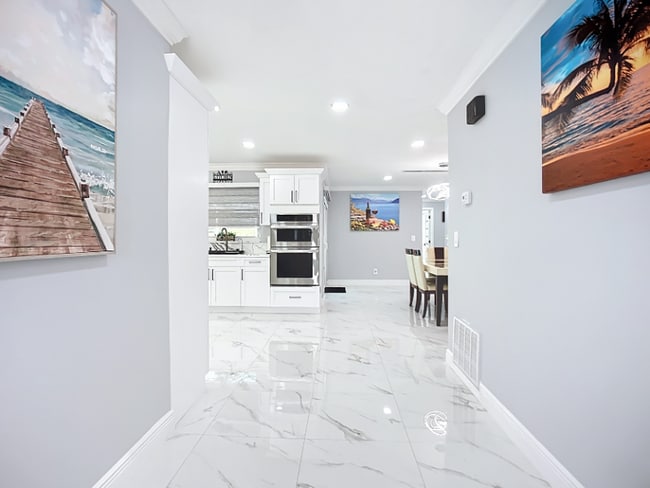 6531 Santiago Ct in Apollo Beach, FL - Foto de edificio - Building Photo