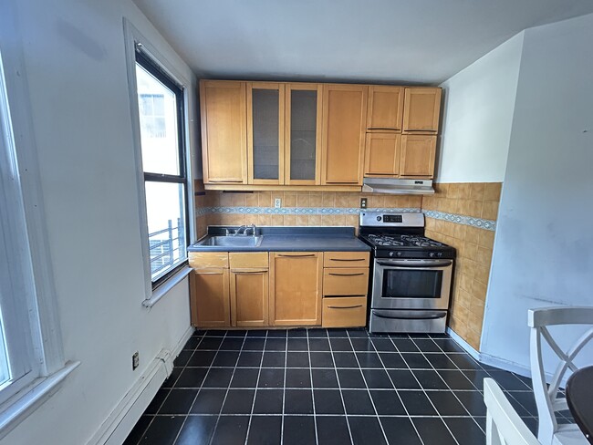 318 71st St, Unit 318 71 St in Guttenberg, NJ - Building Photo - Building Photo