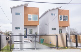 2214 Des Chaumes St in Houston, TX - Building Photo