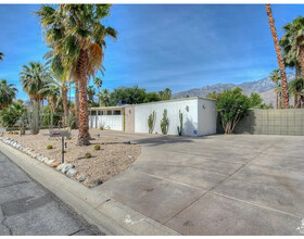 645 S Canon Dr in Palm Springs, CA - Building Photo - Building Photo