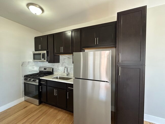 property at 2712 N Milwaukee Ave