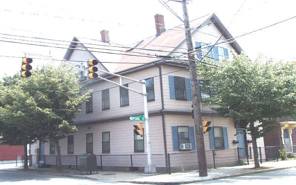 142-144 Pearl St in Malden, MA - Foto de edificio - Building Photo