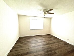 465 SW 86th Ave, Unit #204 in Pembroke Pines, FL - Foto de edificio - Building Photo