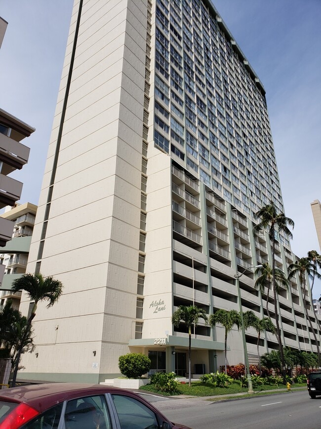 2211 Ala Wai Blvd, Unit 2211 Ala Wai #2909 in Honolulu, HI - Foto de edificio - Building Photo