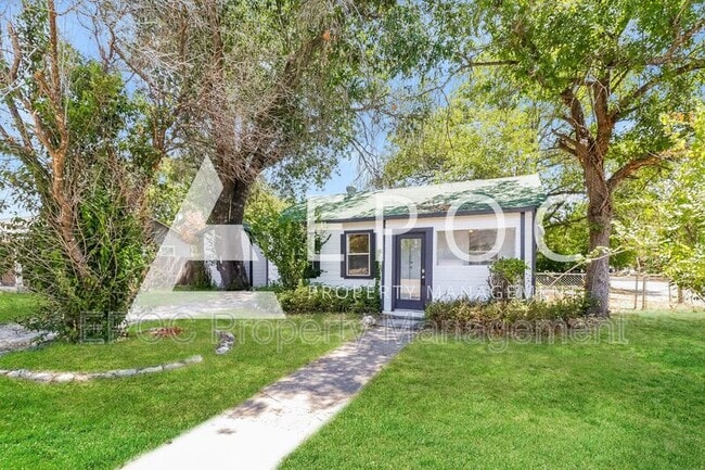property at 605 S 2nd St