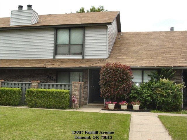 13907 Fairhill Ave in Edmond, OK - Foto de edificio
