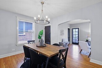 4952 Tholozan Ave, Unit 1 in St. Louis, MO - Foto de edificio - Building Photo