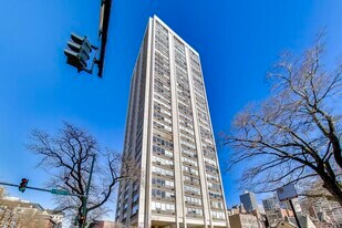 70 W Burton Pl, Unit 1508 in Chicago, IL - Building Photo