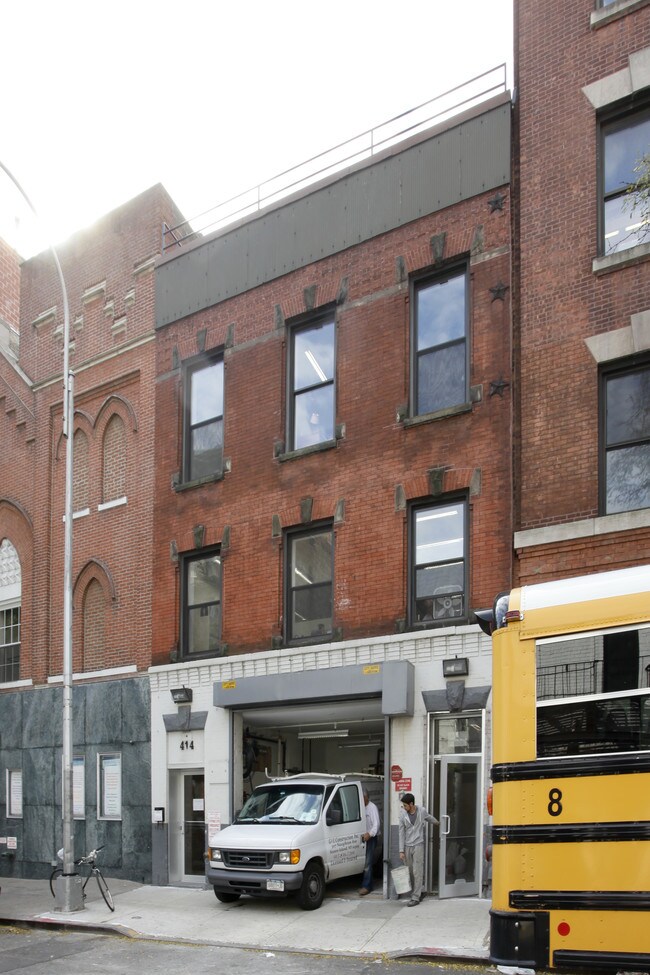 414 W 45th St in New York, NY - Building Photo - Building Photo