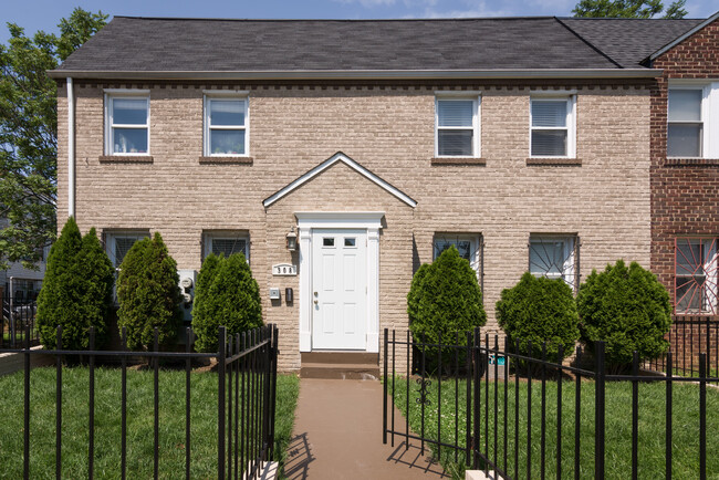 308       18th Pl NE in Washington, DC - Foto de edificio - Building Photo