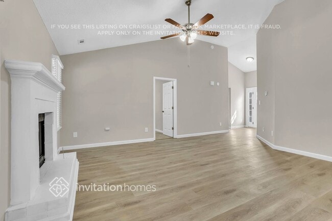 8605 Garvey Dr in Fairburn, GA - Foto de edificio - Building Photo