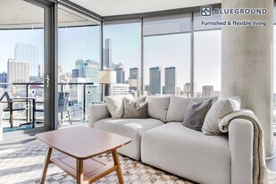 730 W Couch Pl in Chicago, IL - Building Photo