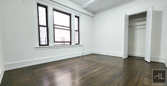 WEST 55 STREET in New York, NY - Building Photo