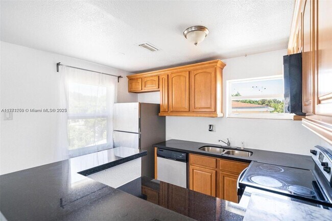6221 NW Miami Ct in Miami, FL - Building Photo - Building Photo