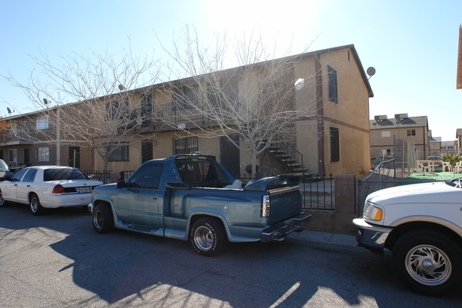 4737 Thunderbolt Ave in Las Vegas, NV - Building Photo - Building Photo