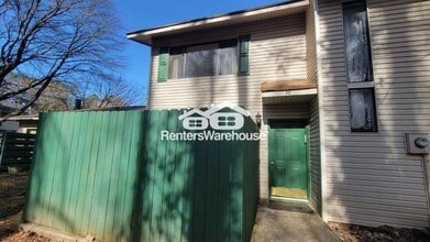 7560 Taylor Rd in Riverdale, GA - Foto de edificio - Building Photo