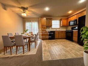 10521 E 46th St in Kansas City, MO - Building Photo - Building Photo