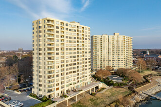 Windward Towers in Newport News, VA - Building Photo - Building Photo