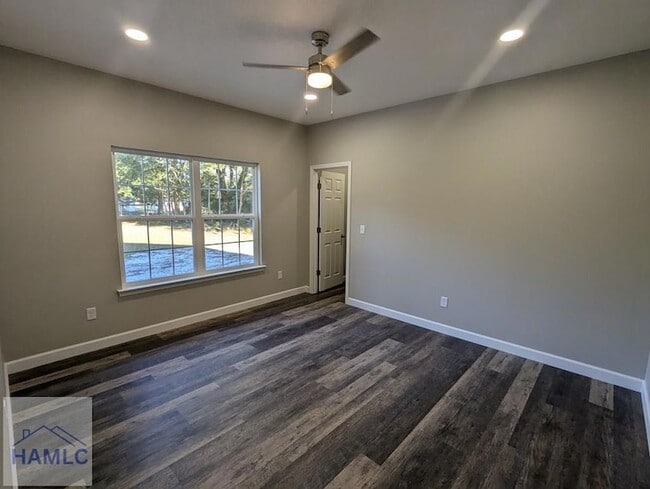 275 Myrtle Ave in Jesup, GA - Foto de edificio - Building Photo