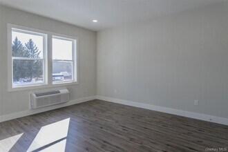 124 S Main St in Florida, NY - Building Photo - Building Photo