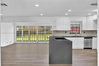 418 S 57th Way in Hollywood, FL - Foto de edificio - Building Photo