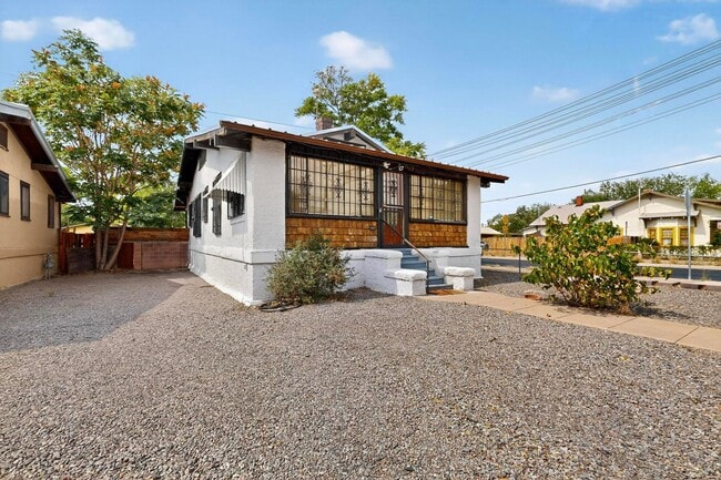 720 Coal Ave SW in Albuquerque, NM - Building Photo - Building Photo