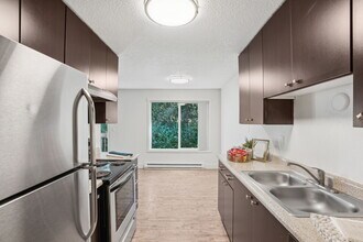 Beverly Grove Apartments in Portland, OR - Building Photo - Building Photo