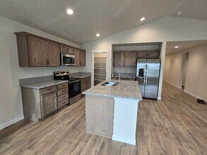 323 Omphale St W in Kuna, ID - Building Photo - Building Photo