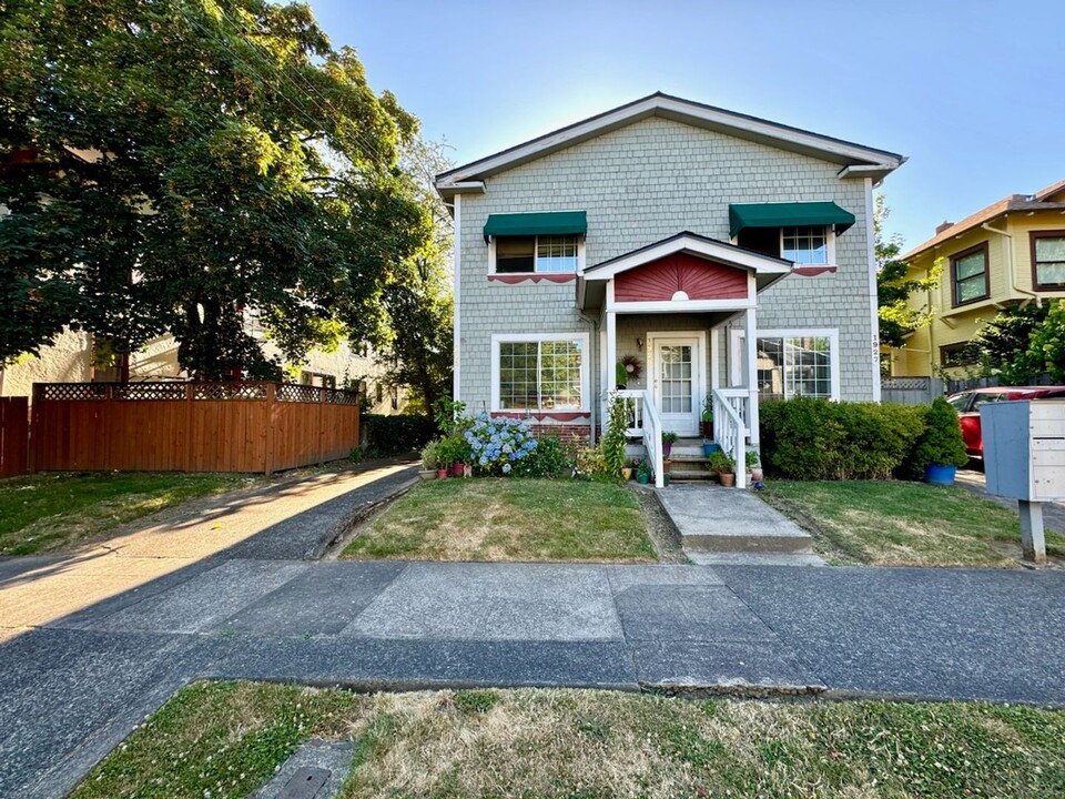 1923 NE 14th Ave in Portland, OR - Building Photo