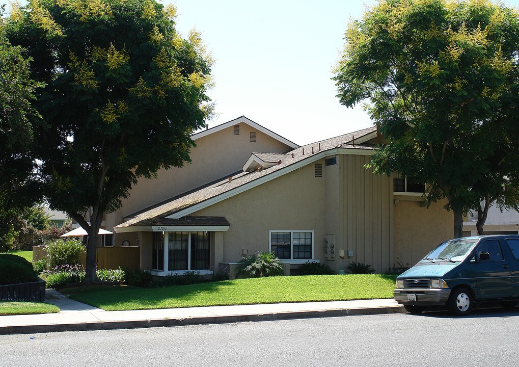 23012 Village Dr in Lake Forest, CA - Foto de edificio