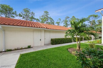 550 Gabriel Cir in Naples, FL - Foto de edificio - Building Photo