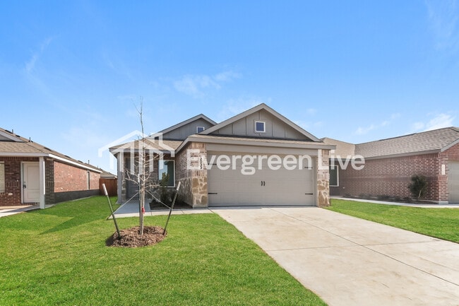 2033 Belgian Dr in Aubrey, TX - Building Photo - Building Photo