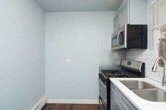 7319 N Rogers Ave in Chicago, IL - Building Photo - Building Photo