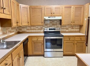 100 Keyes Rd, Unit 104 in Concord, MA - Building Photo - Building Photo