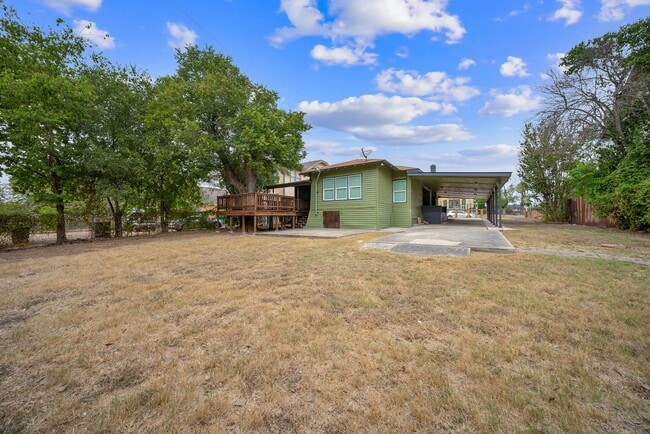 636 Rigsby Ave in San Antonio, TX - Building Photo - Building Photo